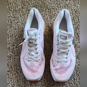 Excellent used Nike Air Max that looks like new.